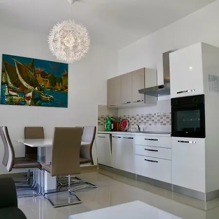 Sesar Krk - No. 1 Iva Apartman