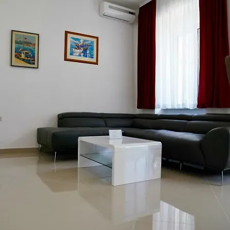Sesar Krk - No. 1 Iva * Krk Town