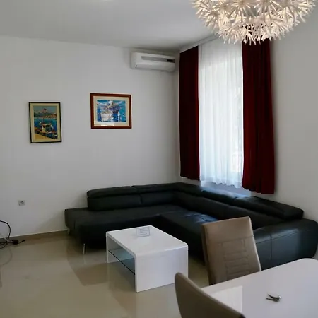 Sesar Krk - No. 1 Iva * Krk Town